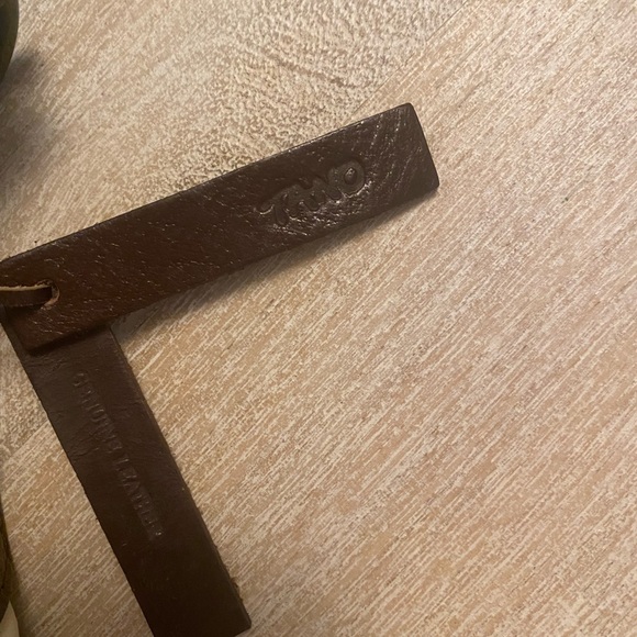 Tano Leather Shoulder Bag - Picture 5 of 6